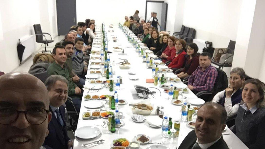 Gaziemir İlçe Milli Eğitim Müdürlüğü Çalışanları Öğle Yemeğinde Buluştu