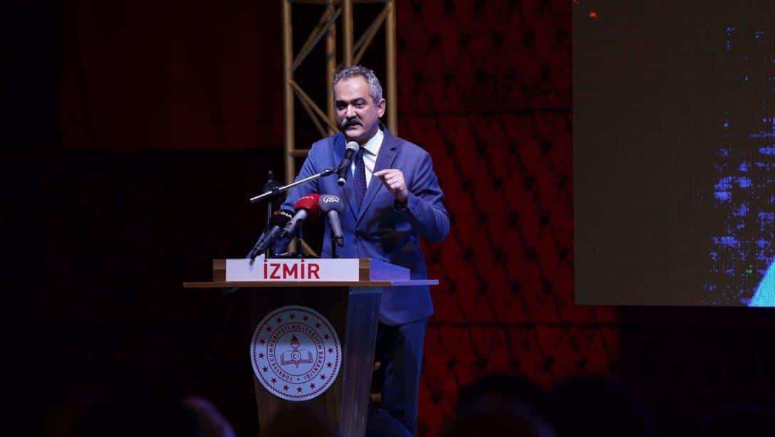 Bakan Özer, 2022-2023 Eğitim Öğretim Yılı Hazırlıkları Kapsamında İzmir'deki Okul Müdürleriyle Bir Araya Geldi