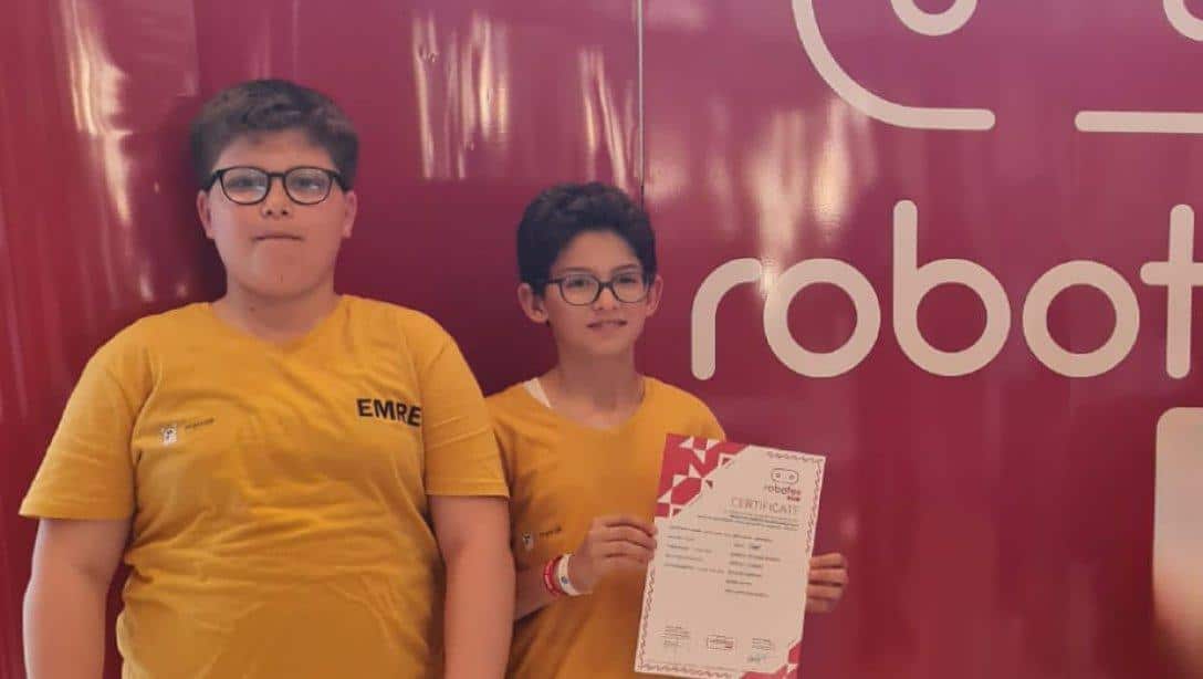 Nevvar Salih İşgören Ortaokulu'nun Robotex Başarısı