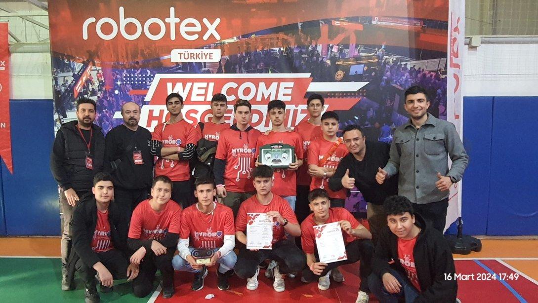 Şehit Üsteğmen Murat Yıldız Çok Programlı Anadolu Lisesi'nden ROBOTEX Başarısı