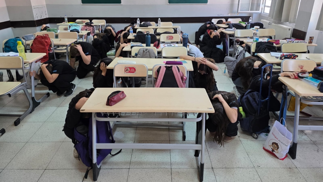 Okullarımızda Afet ve Dayanıklılık Tatbikatı Gerçekleştirildi