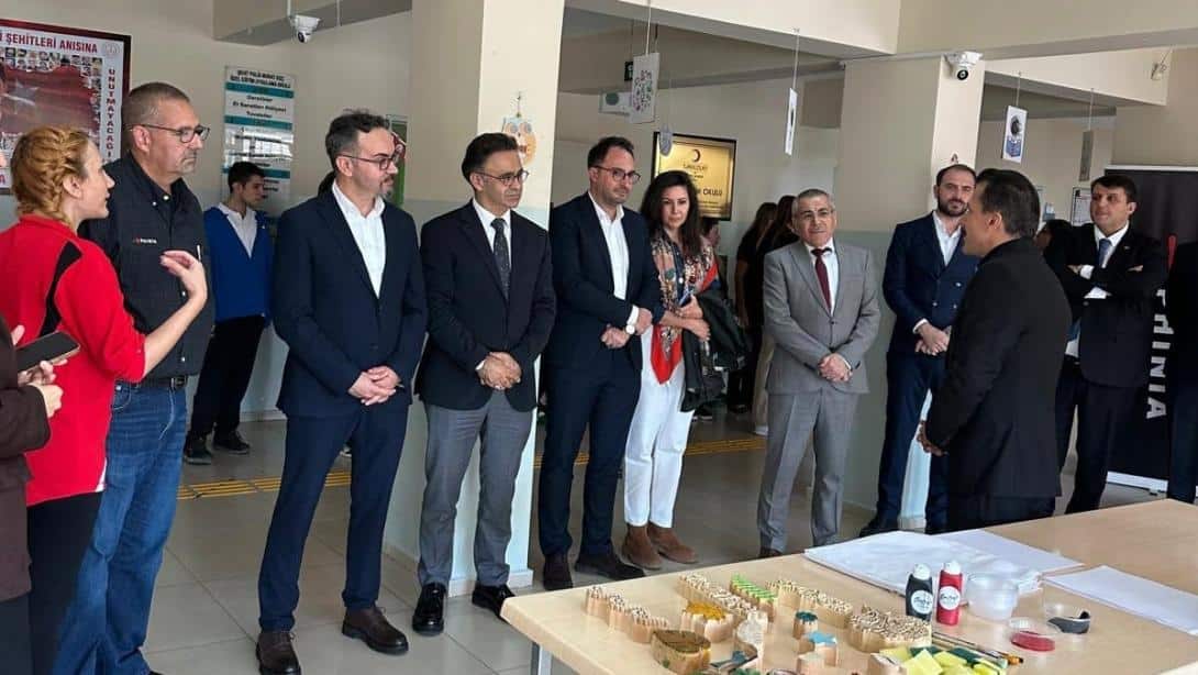 İzmir İl Milli Eğitim Müdürü Dr. Ömer YAHŞİ, Şehit Polis Murat Koç Özel Eğitim Uygulama Okulunu Ziyaret Etti
